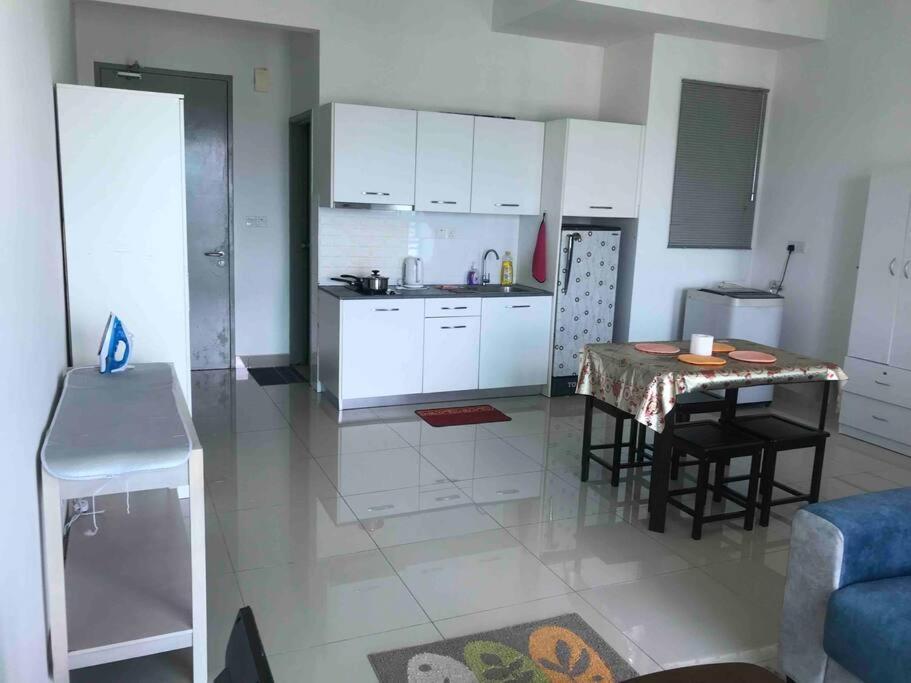 Cozy Cybersqaure Apex Wifi With Free Parkin & Netflix 107 Apartment